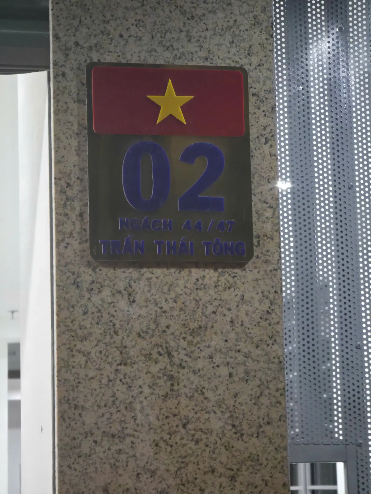 Studio tại 44 Trần Thái Tông. Ngách 47 nhà số 2. Thông 34 Dịch Vọng Hậu